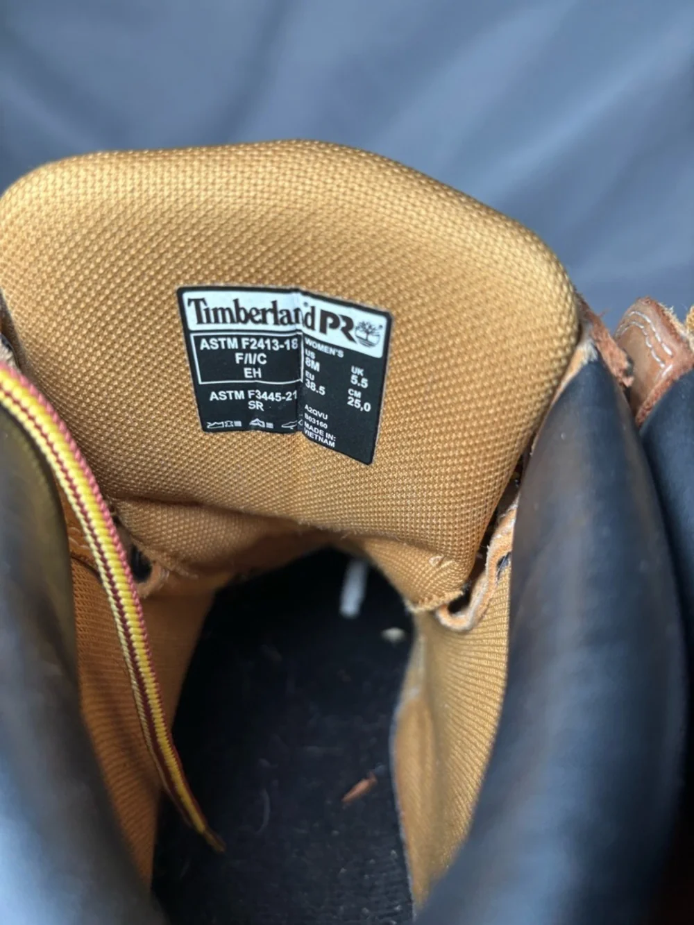 Timberland Wheat Leather Men's Work Boots with Black Collar - Picture 4 of 4